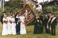 Fahnenweihe beim 75-jährigen Gründungsfest der Feuerwehr Peterskirchen 1975